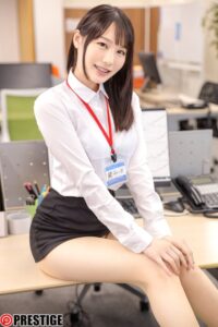 鈴村あいりのオフィス不倫！デスクで中出し懇願8発
